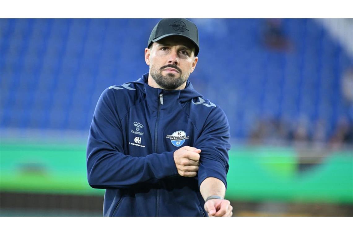 Die Trainer vor dem Pokalspiel: Paderborn-Coach Ralf Kettemann und ...