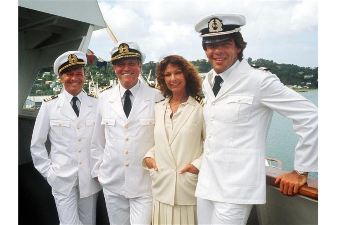 „Traumschiff“-Schauspielerin Heide Keller gestorben Die "Traumschiff"-Crew von 1983 mit (l-r) Horst Naumann, Heinz Weiss, Heide Keller und Sascha Hehn. Foto: Klar/dpa