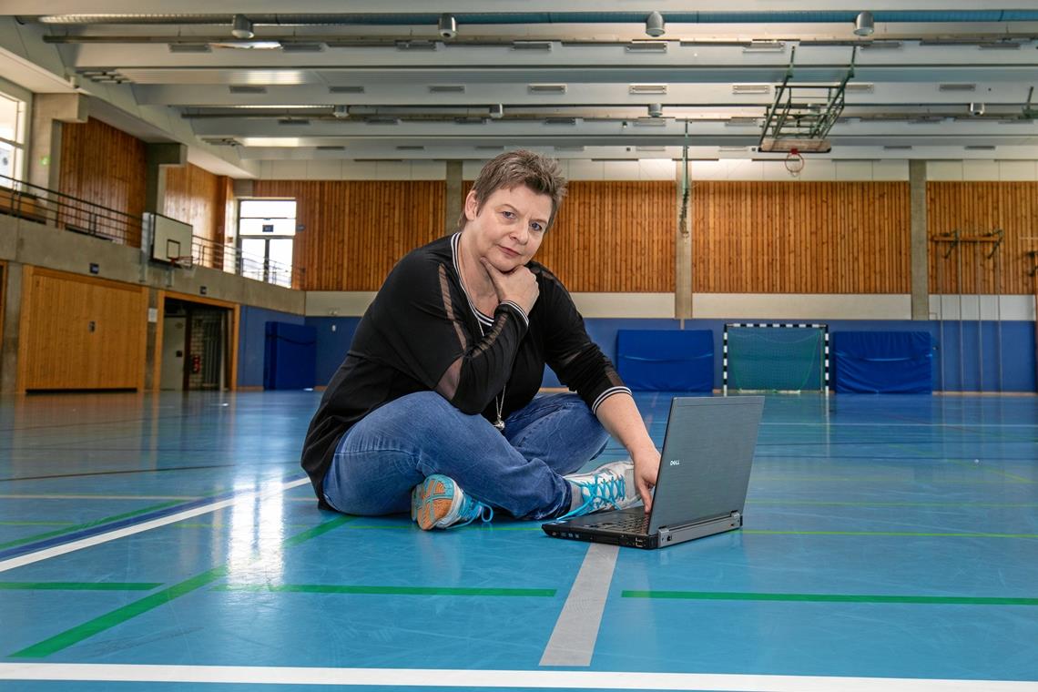 Es gibt Ängste, aber auch viel Zuversicht Die Trauzenbachhalle ist seit Wochen meistens leer. Norgat Trefz, stellvertretende Vorsitzende des TV Murrhardt, fehlt der persönliche Kontakt zu Sportlern, Trainern und Mitgliedern. Foto: A. Becher