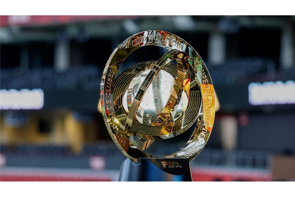 63 Spiele und 1 Milliarde Euro: Das Wichtigste zur Club-WM Die Trophäe für den Finalsieger am 13. Juli.
