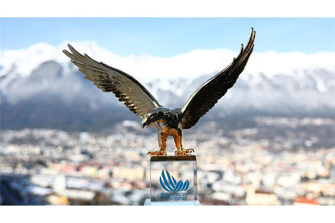 Eierlikör als Belohnung: Österreich dominiert Paschke & Co. Die Trophäe für den Tournee-Sieger: Der goldene Adler.