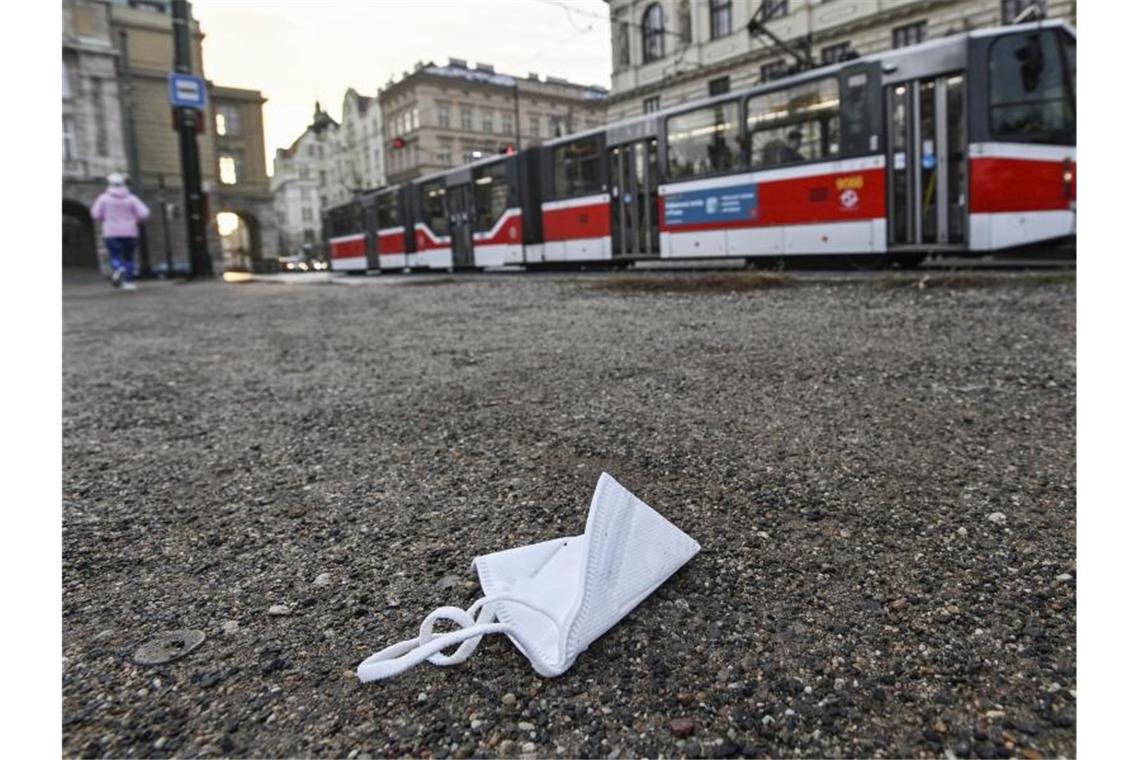 Zweiter Lockdown: Tschechien und Irland ziehen die Notbremse Die tschechische Hauptstadt Prag ist wegen des erneuten Lockdowns wie leergefegt. Foto: Michal Kamaryt/CTK/dpa