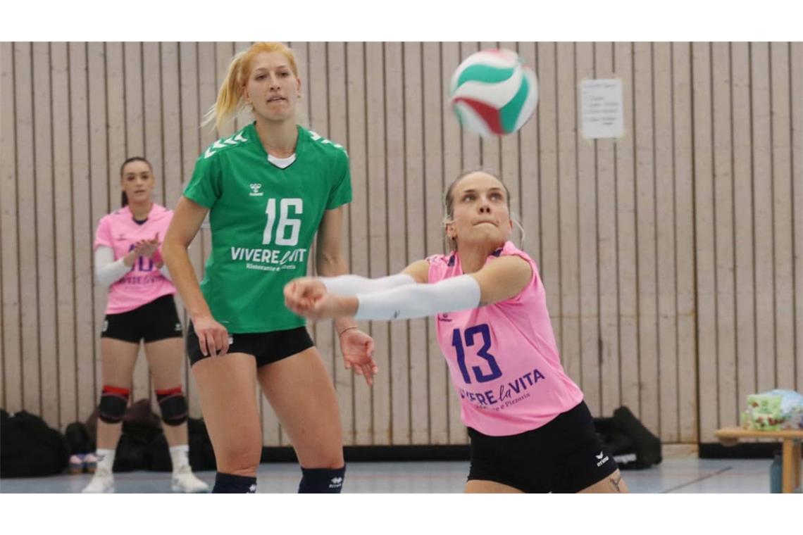 Die TSF Ditzingen haben geliefert: Die Volleyballerinnen um Libera Madeleine Steinbock (re.) haben ihren ersten Saisonerfolg eingefahren.