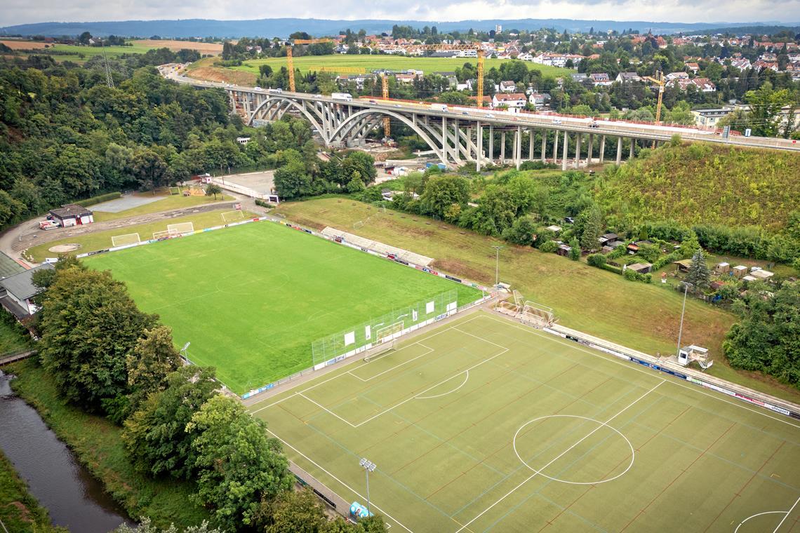 Arbeit am Backnanger Sportentwicklungsplan beginnt Die TSG-Fußballer haben für das Etzwiesengelände ambitionierte Pläne. Einiges soll die Stadt umsetzen, manches will der Verein auch selbst erledigen und bezahlen. Foto: Alexander Becher