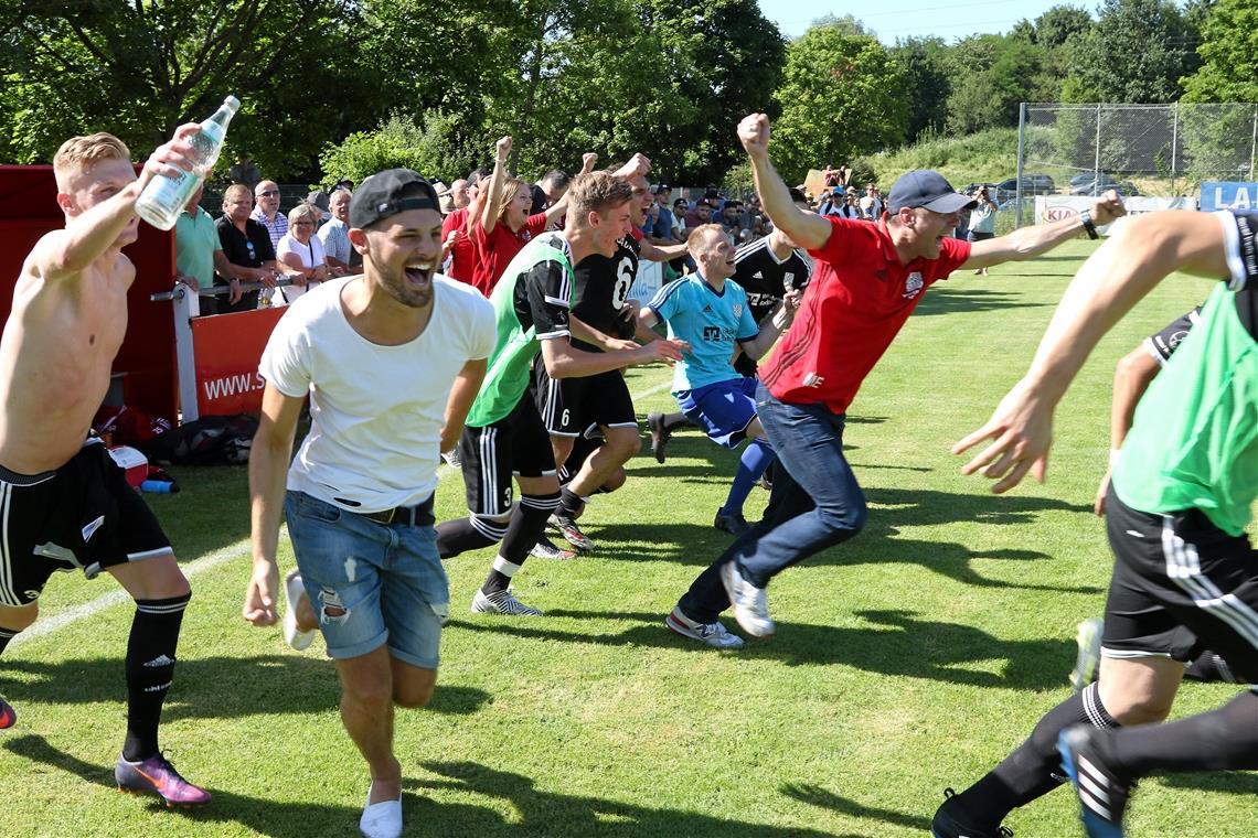 Die TSG jubelt. Nach dem 4:1 in Freiburg war der Oberliga-Aufstieg geschafft. Foto: A. Hornauer