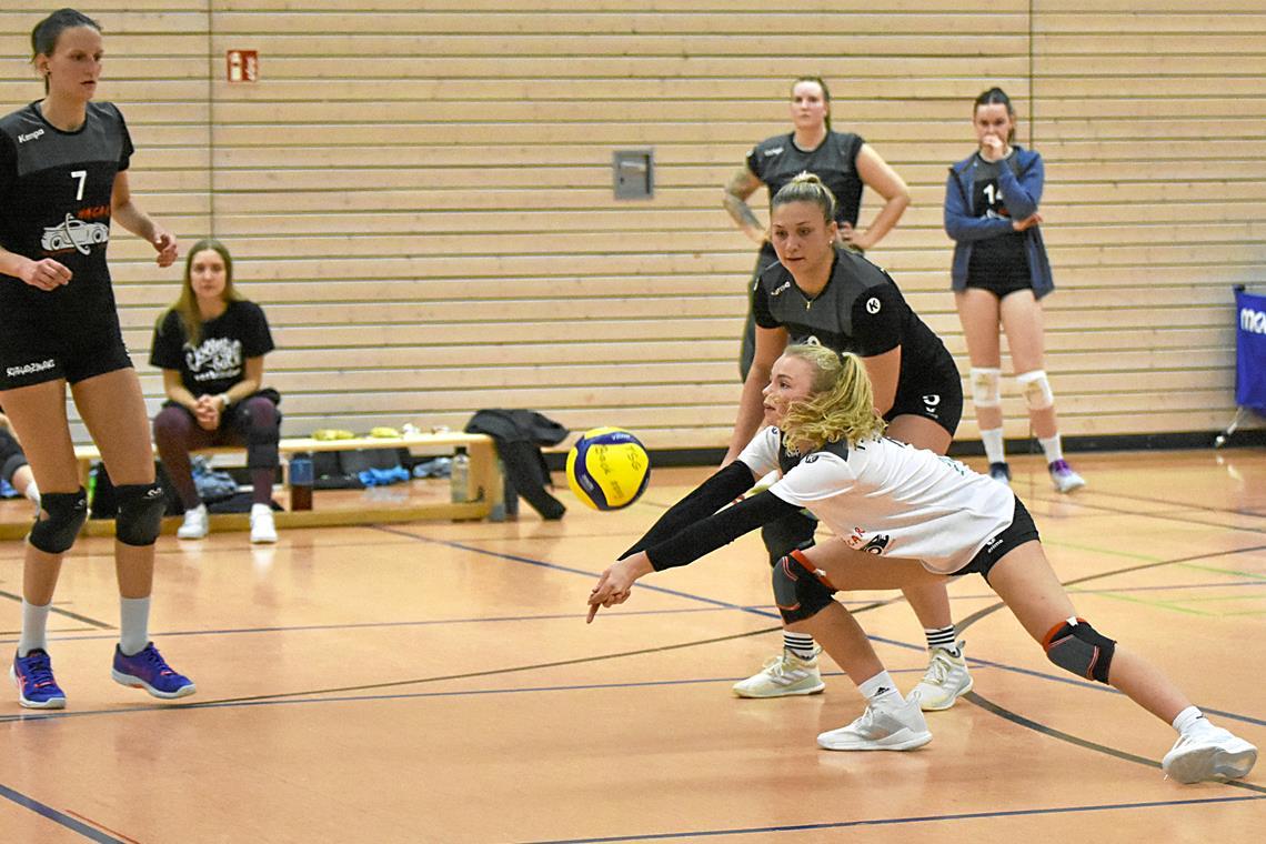 Die TSG Backnang hat es nicht mehr in eigener Hand Die TSG-Volleyballerinnen um Gwen Szabo (am Ball) kämpfen gegen den Abstieg. Archivfoto: Tobias Sellmaier