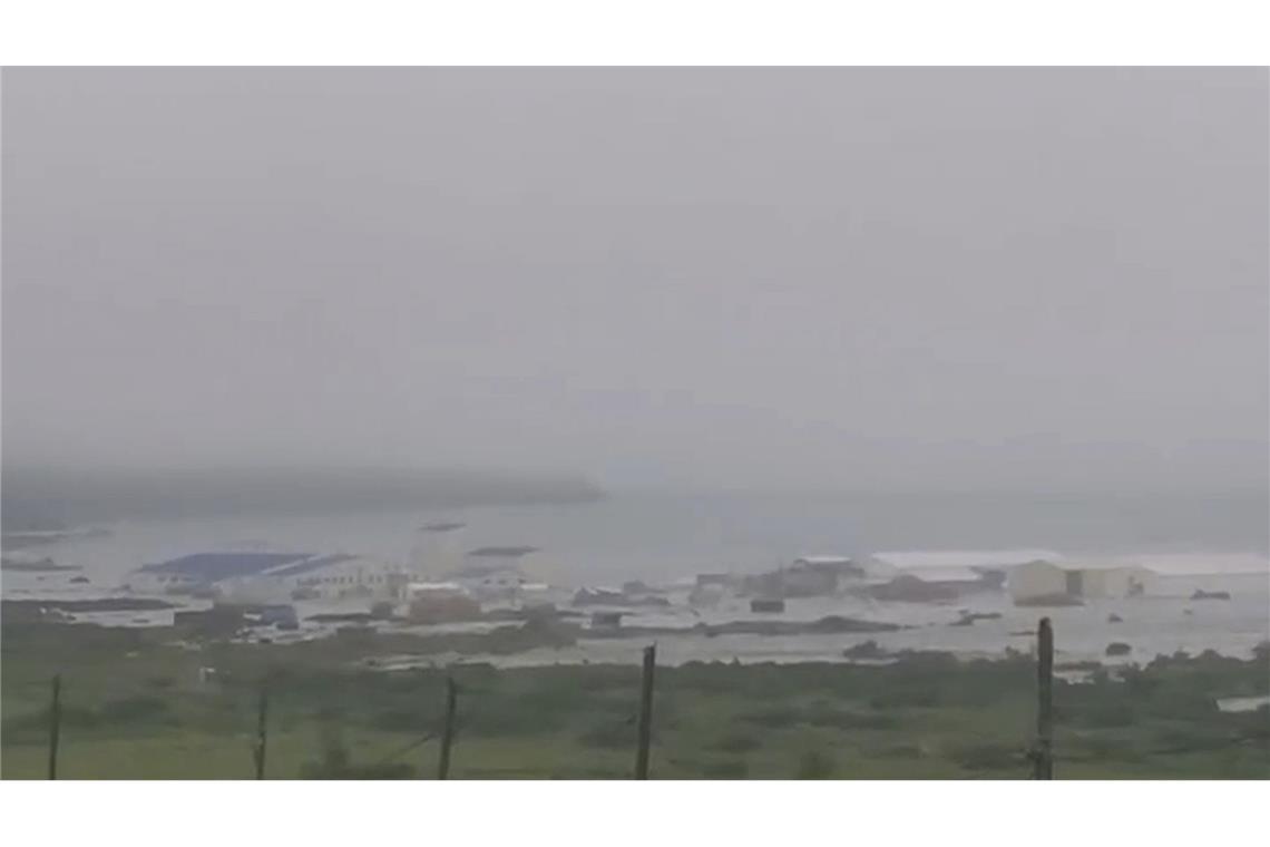 Die Tsunami-Wellen trafen die Küste im fernen Osten Russlands.