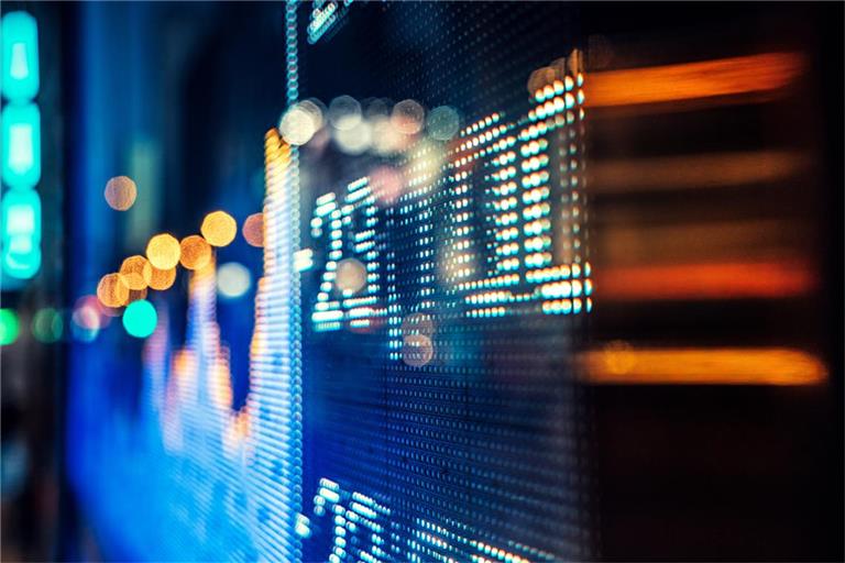 Die TUI-Aktie fällt trotz starker Geschäftszahlen und der Rückkehr zur Dividendenzahlung. Erfahren Sie, warum Anleger skeptisch reagieren und welche Faktoren den Kurs belasten