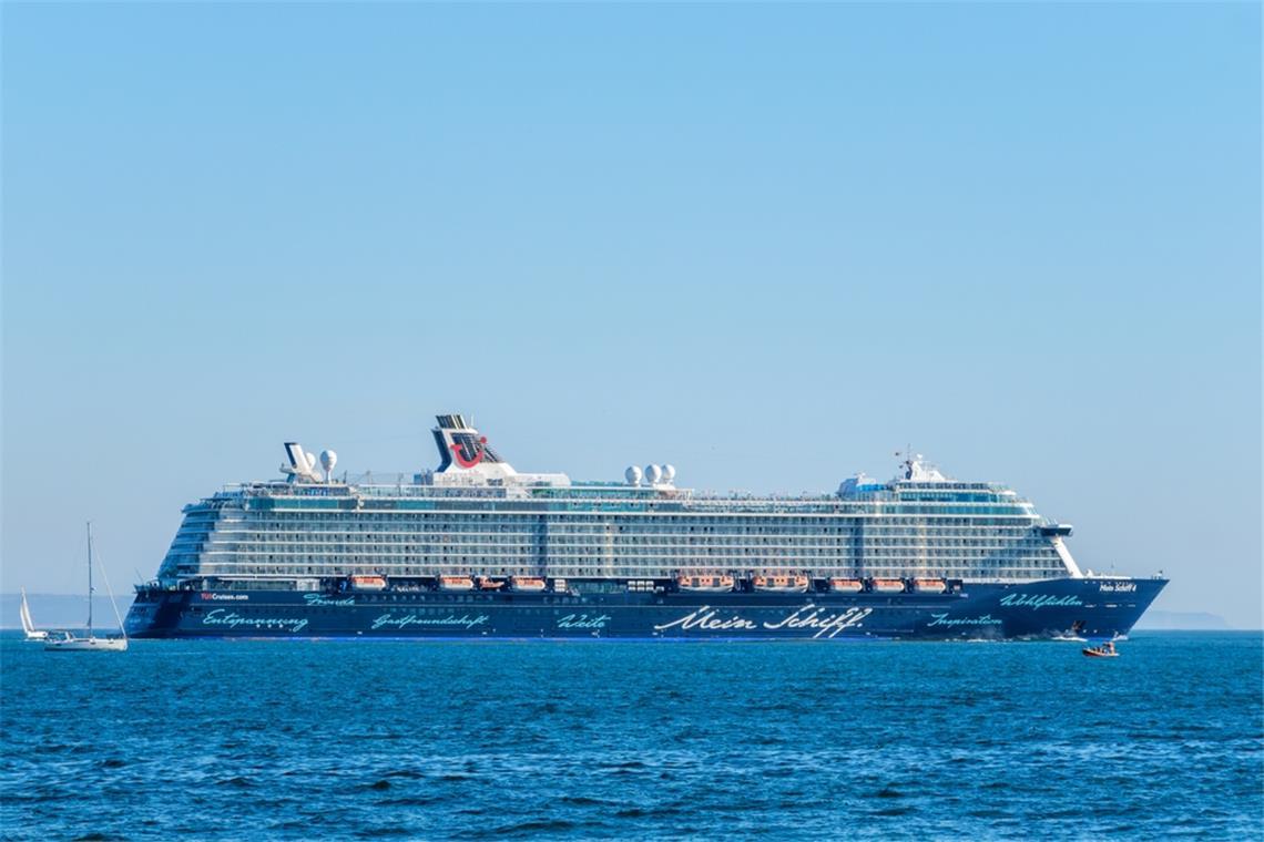 Die TUI-Kreuzfahrtschiffe „Mein Schiff 4“ und „Mein Schiff 5“ konnten die Straße von Hormus passieren. Die Rückkehr verlief unter Bedrohung, aber ohne Schäden.
