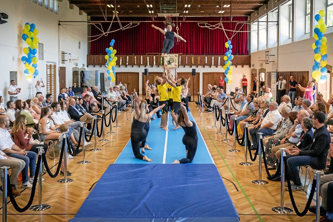 TSG Backnang 1846 präsentiert sich als rühriger Großverein Die Turner sind mit ihrer Darbietung ein Teil der Jubiläumsmatinee der TSG Backnang 1846 in der Stadthalle. Foto: Alexander Becher