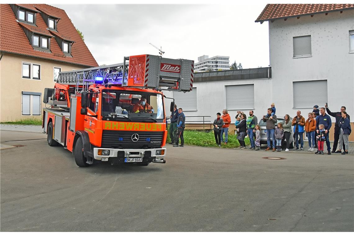 Die Übung beginnt. Die Nachwuchskräfte wissen nicht, was sie erwartet.