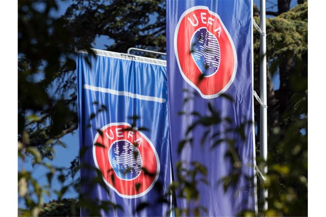 Die UEFA hält weiter an ihren EM-Plänen fest. Foto: Soeren Stache/dpa