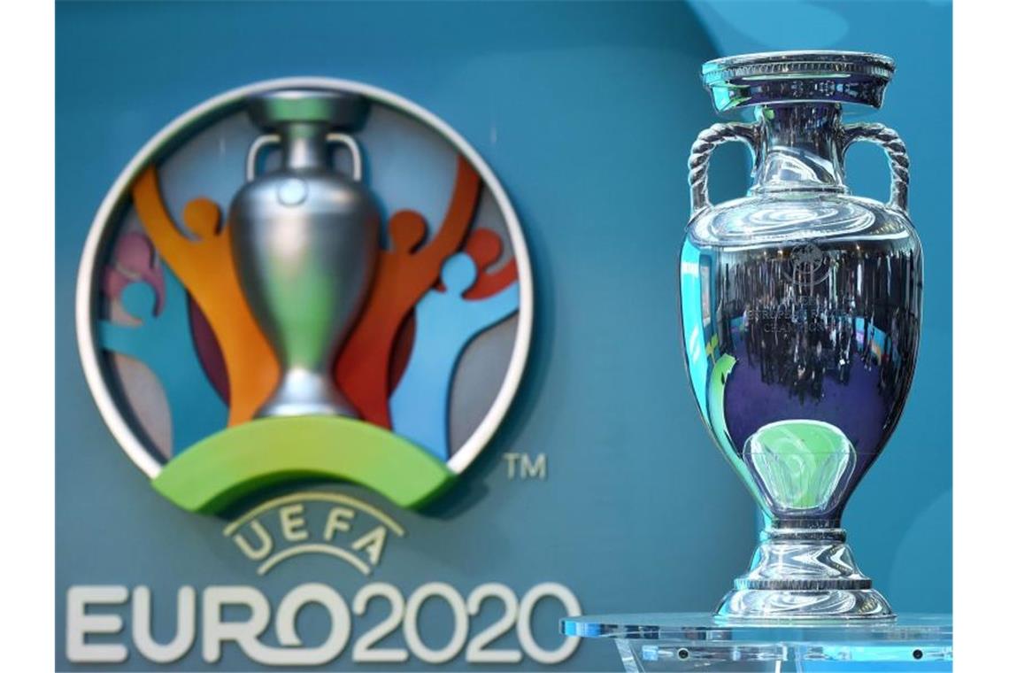 Die UEFA verlegt die Fußball-Europameisterschaft von 2020 auf 2021. Foto: Facundo Arrizabalaga/EPA/dpa