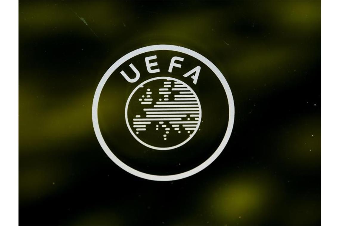 Die UEFA verschärft ihre Drohung gegen die verbliebenen drei Gründungsmitglieder der gescheiterten Super League. Foto: Jean-Christophe Bott/KEYSTONE/dpa