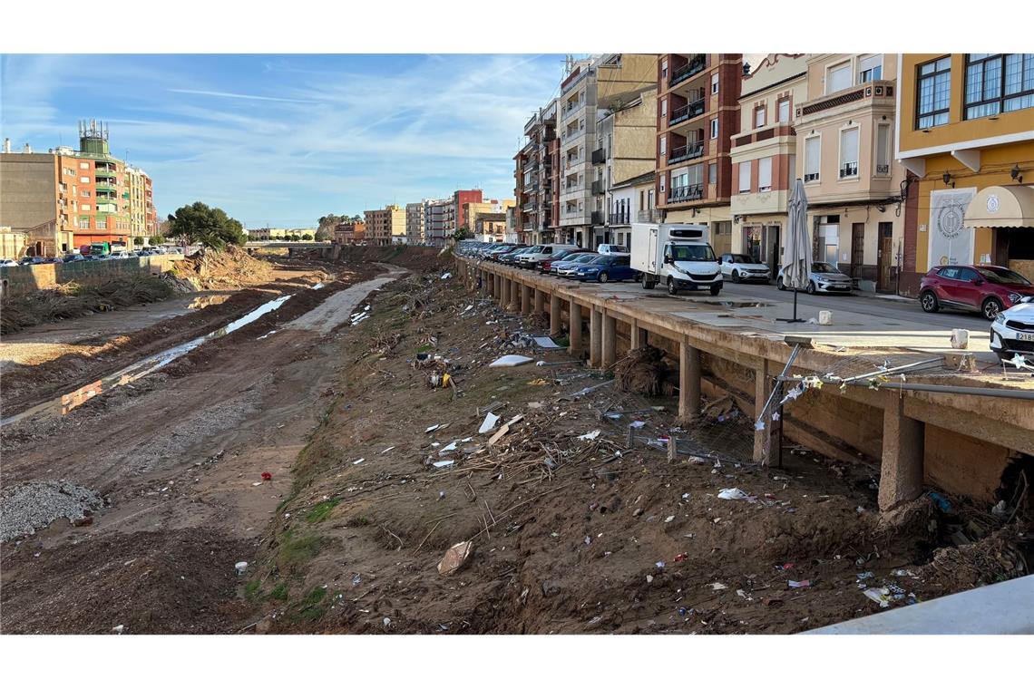 Zwischen Wut und Neuanfang in Spaniens Flutgebiet Die Uferstraßen und angrenzende Straßenzüge zeugen von dem Ausmaß der Überschwemmungen.