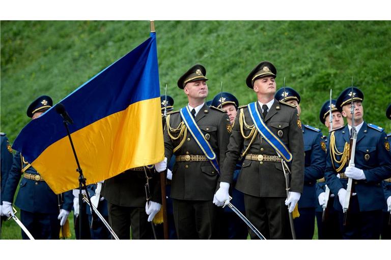 Die Ukraine geht am Samstag den Tag ihrer Nationalflagge. Am Sonntag ist Unabhängigkeitstag.