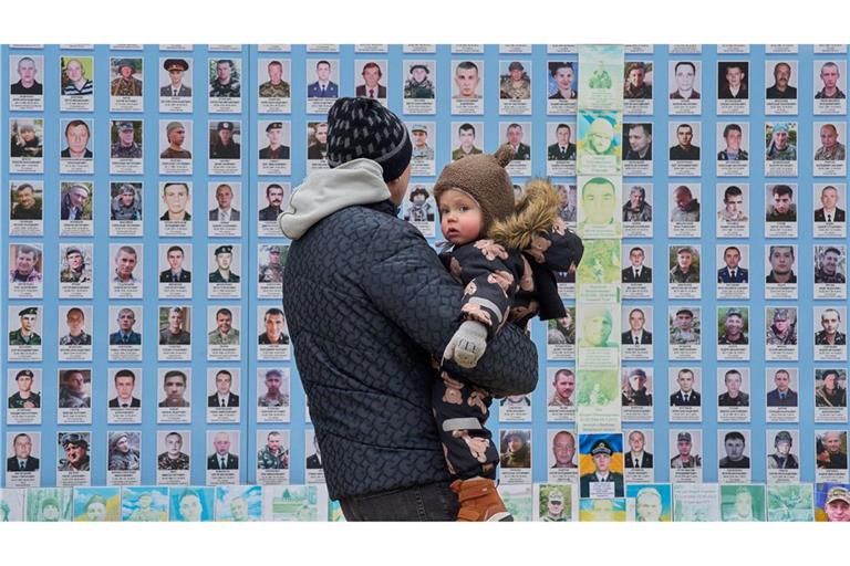 Die Ukraine hat viele Tote zu beklagen und wartet sehnlich auf Frieden.