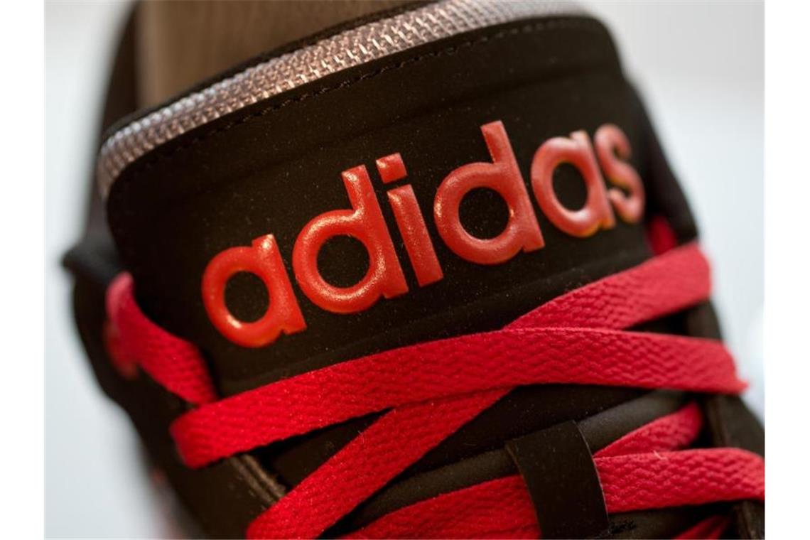 Die umfangreichen EU-Markenrechte für die drei Streifen von Adidas in unterschiedlichen Formen blieben zwar unberührt - allerdings hat das EU-Gericht einer ganz bestimmten Ausführung den markenrechtlichen Schutz entzogen. Foto: Daniel Karmann