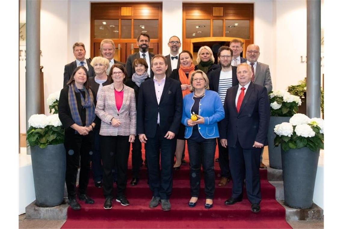 Länder-Umweltminister: Regierung soll CO2-Steuer prüfen Die Umweltminister und Staatssekretäre der Bundesländer sind in Hamburg zu Beratungen zusammengekommen. Foto: Daniel Reinhardt