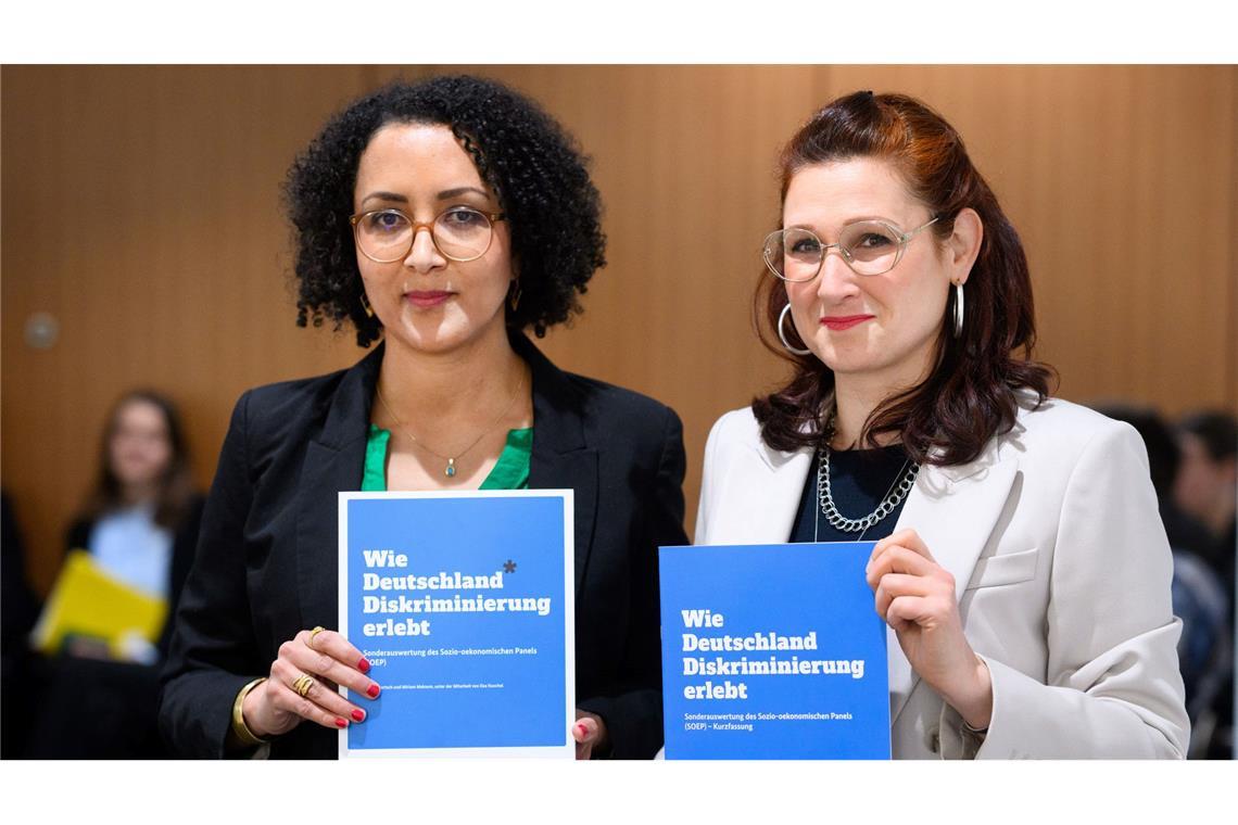 Die Unabhängige Bundesbeauftragte für Antidiskriminierung, Ferda Ataman, sagt: "Das Ausmaß an Diskriminierung ist eine Belastungsprobe für unser Land."