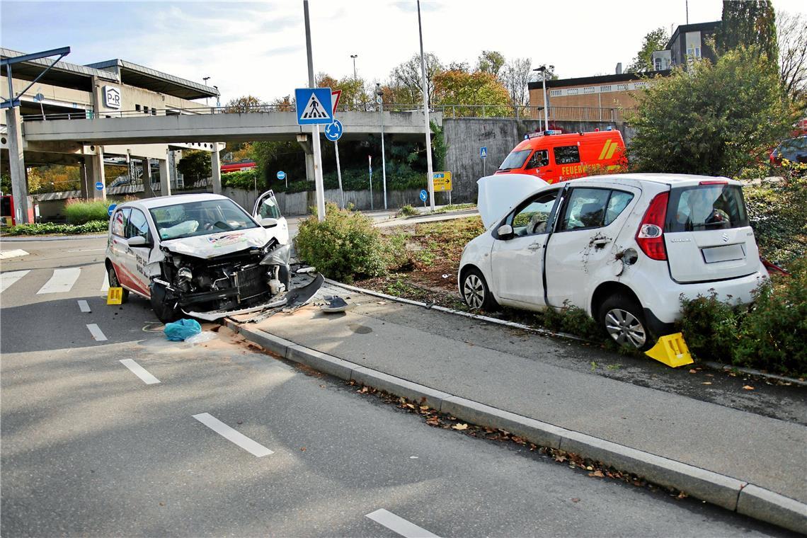 Seniorin zu schnell im Kreisel beim Backnanger Bahnhof