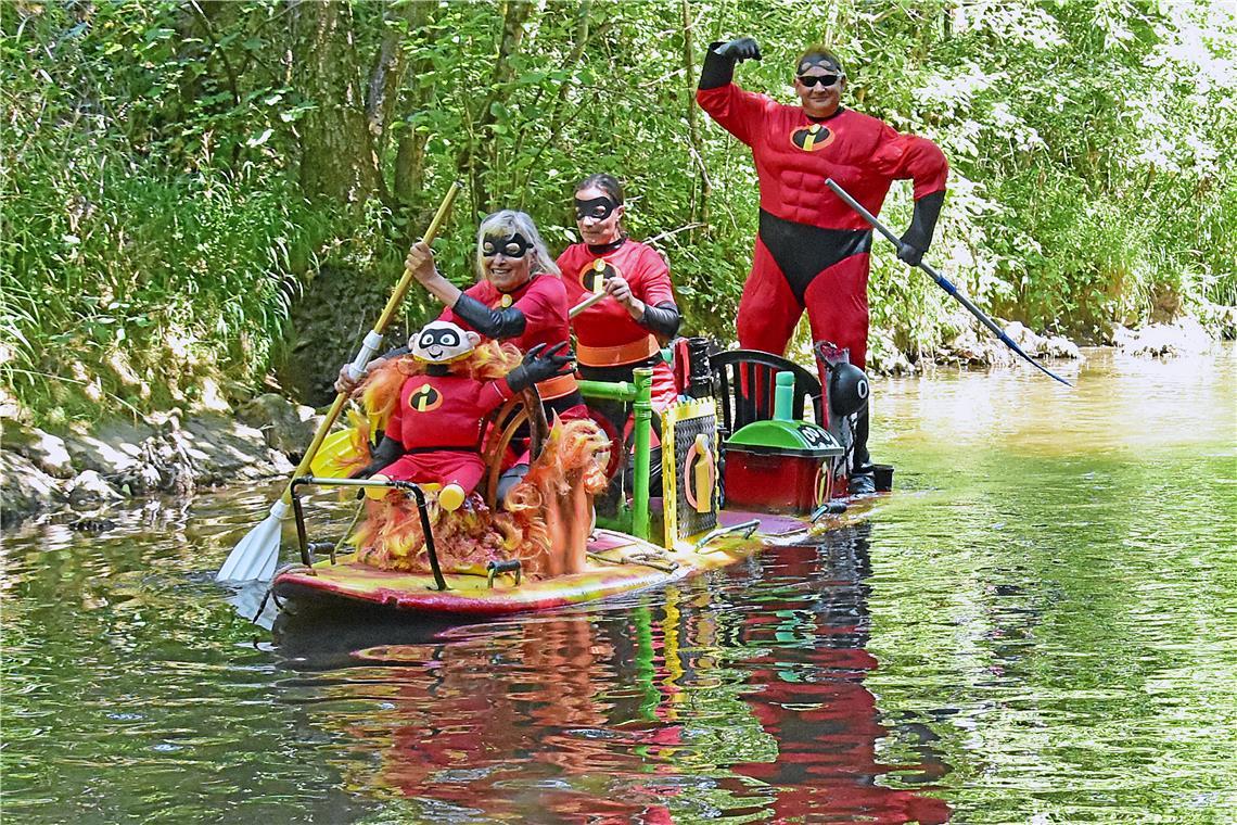 Die Unglaublichen schippern über die Murr. 39. Murr-Regatta in Backnang veransta...