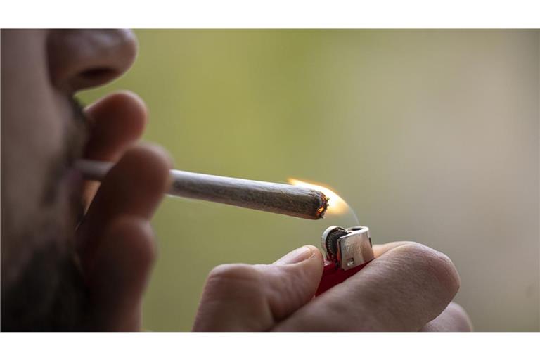 Die Union fordert schärfere Cannabis-Regeln (Symbolbild).