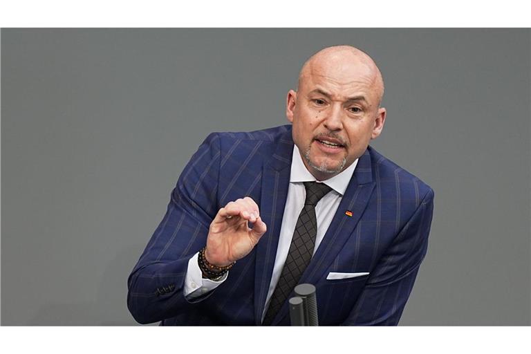 Die Union habe ein Rechtsgutachten dazu in Auftrag gegeben, nach dem eine solche Regelung mit dem Grundgesetz vereinbar wäre, sagte der Chef der CSU-Bundestagsabgeordneten.
