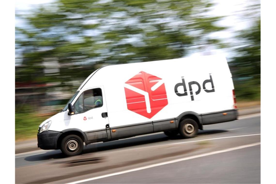 Die Unternehmen rüsten auf: DPD schickt 2000 zusätzliche Fahrzeuge auf die Straßen. Foto: Roland Weihrauch/dpa