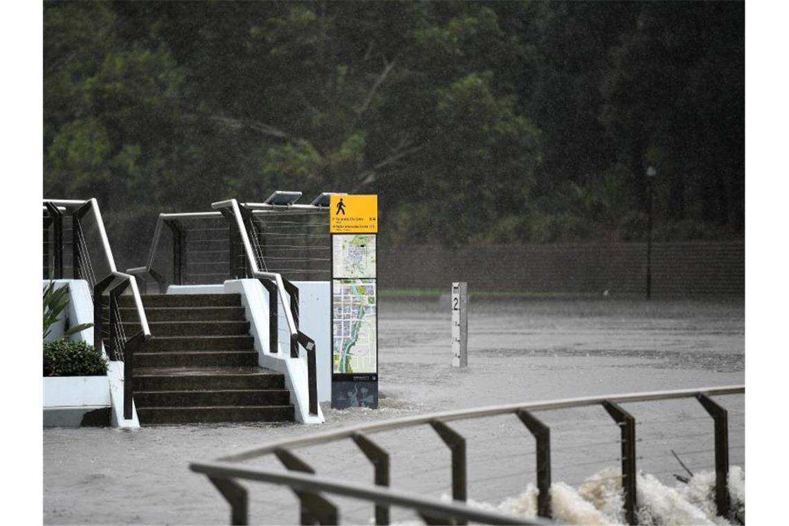 Die Unwetter und schweren Regenfälle haben die Löscharbeiten in New South Wales begünstigt. Foto: Bianca De Marchi/AAP/dpa