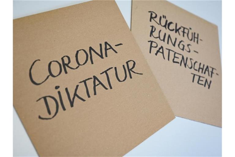 Die „Unwörter“ 2020 waren „Corona-Diktatur“ und „Rückführungspatenschaften“. Foto: Arne Dedert/dpa
