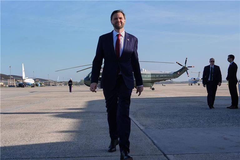 Die US-Delegation um US-Vizepräsident JD Vance ist zu den Gesprächen über eine dauerhafte Friedenslösung im Iran-Krieg in Pakistan angekommen.