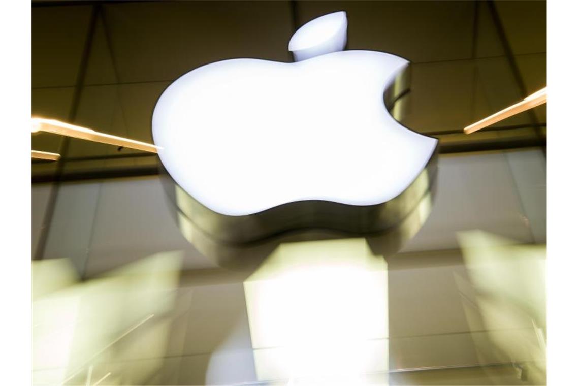 Der Abschied - Vielen Firmen ist Russland kein Partner mehr Die US-Firma Apple verkauft derzeit keine Produkte mehr in Russland. Foto: Peter Kneffel/dpa