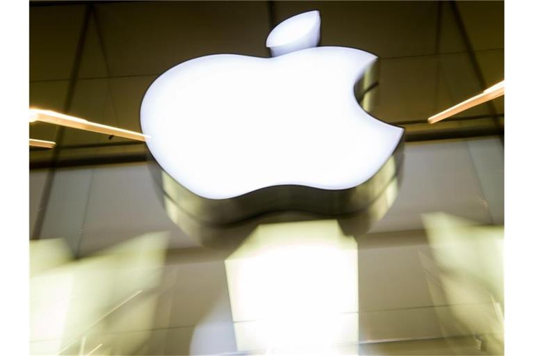 Die US-Firma Apple verkauft derzeit keine Produkte mehr in Russland. Foto: Peter Kneffel/dpa