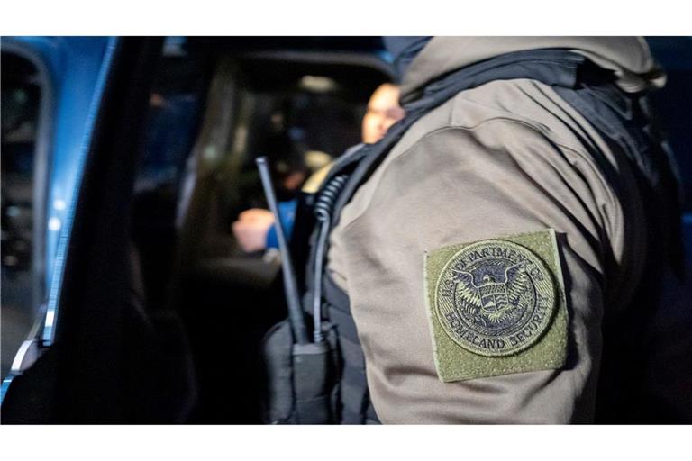 US-Einwanderungsbehörde nimmt britischen Kommentatoren fest Die US-Heimatschutzbehörde hat einen britischen Kommentator festgenommen