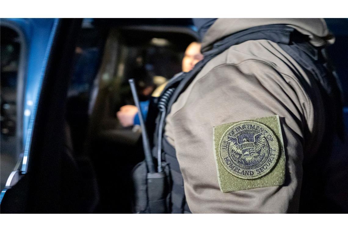 US-Einwanderungsbehörde nimmt britischen Kommentatoren fest Die US-Heimatschutzbehörde hat einen britischen Kommentator festgenommen