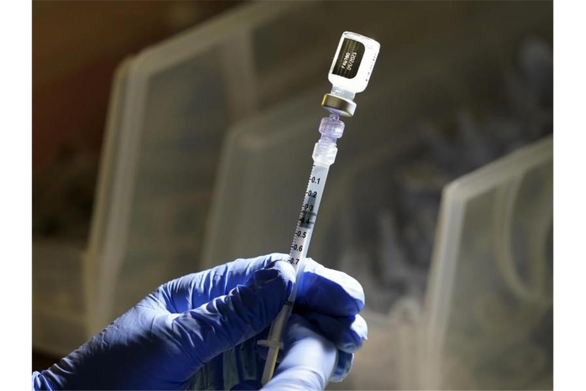 Die US-Impfstoffspende soll bis spätestens Juni nächsten Jahres geliefert und mit Hilfe der internationalen Impfstoffinitiative Covax verteilt werden. Foto: Elaine Thompson/AP/dpa