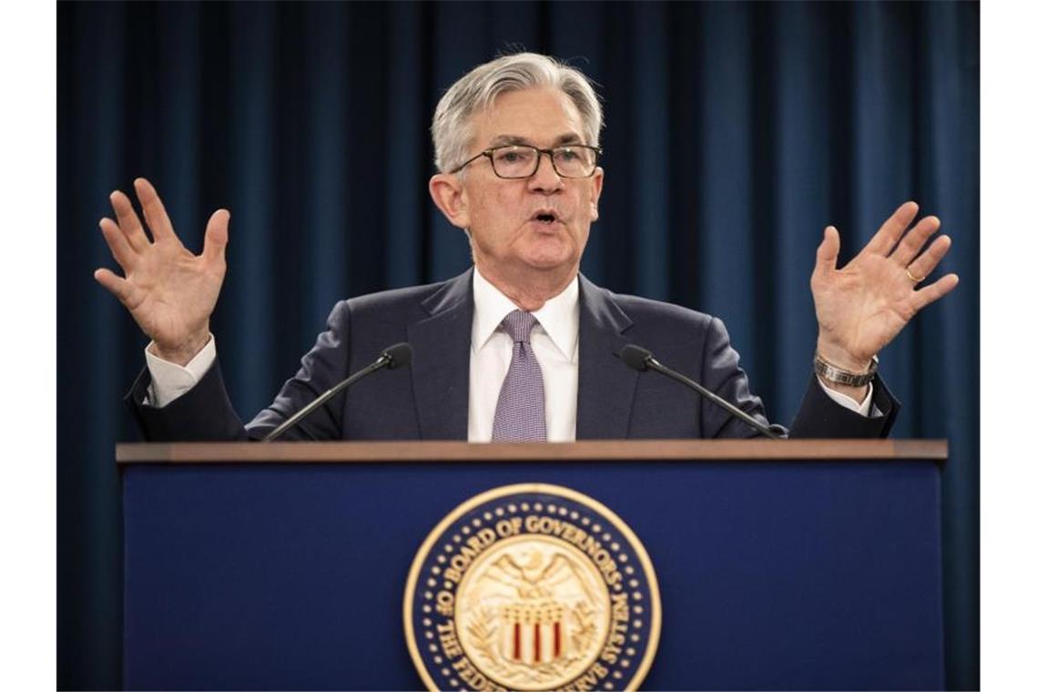 US-Notenbank erhöht erstmals seit Corona-Krise den Leitzins Die US-Notenbank Federal Reserve, kurz Fed, erhöht erstmals seit Beginn der Corona-Pandemie ihren Leitzins. (Im Bild: Fed-Chef Jerome Powell). Foto: Manuel Balce Ceneta/AP/dpa