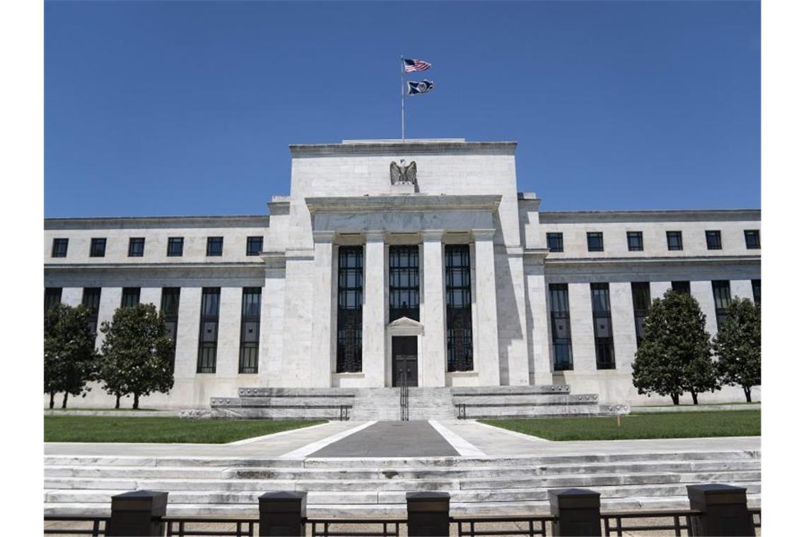 Die US-Notenbank setzt ihre extrem lockere Geldpolitik angesichts fortdauernder Corona-Gefahren fort. Foto: Liu Jie/XinHua/dpa