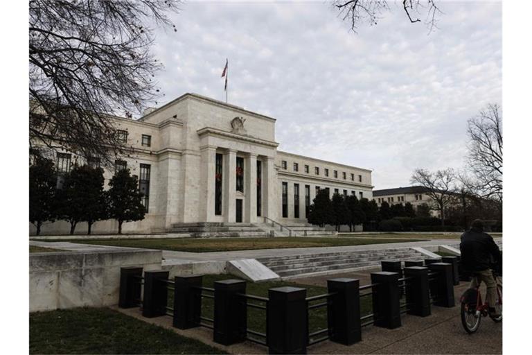 Die US-Notenbank verändert den Leitzins nicht. Foto: Ting Shen/XinHua/dpa