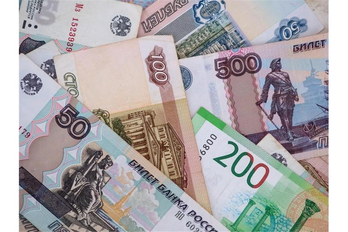 S&P senkt Russlands Bonitätsnote Die US-Ratingagentur Standard & Poor's (S&P) hat Russlands Kreditwürdigkeit aufgrund neuer westlicher Sanktionen wegen des Krieges gegen die Ukraine weiter abgestuft. Foto: Sven Hoppe/dpa