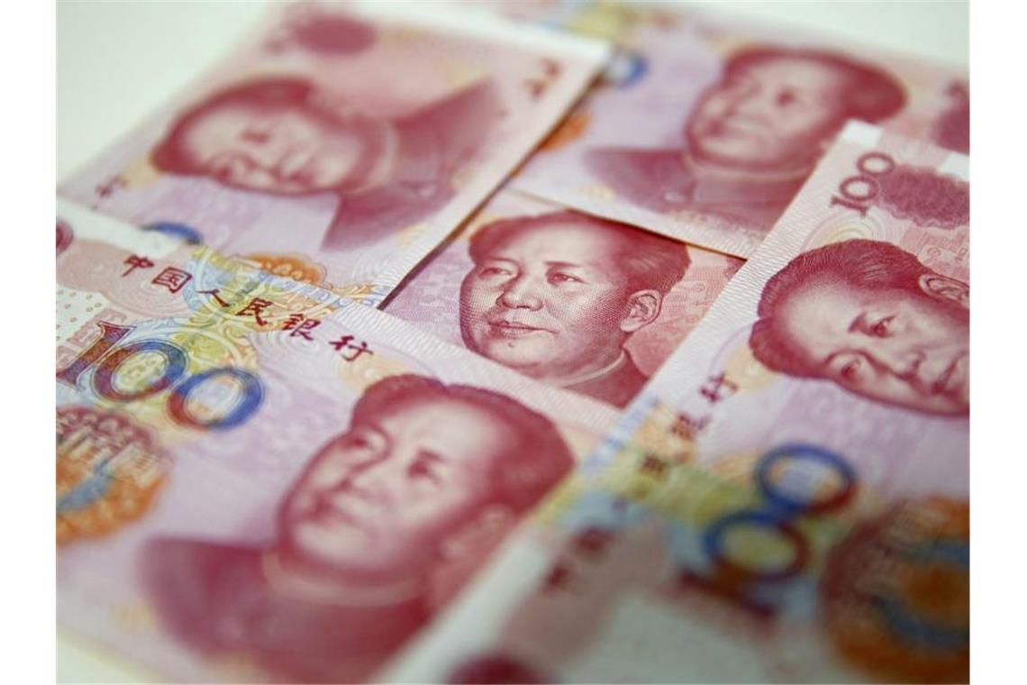 Handel zwischen USA und China sackt ab Die US-Regierung hatte China vorgeworfen, den Yuan abzuwerten, um damit die Exportwirtschaft zu stärken. Foto: Wu Hong/epa/dpa