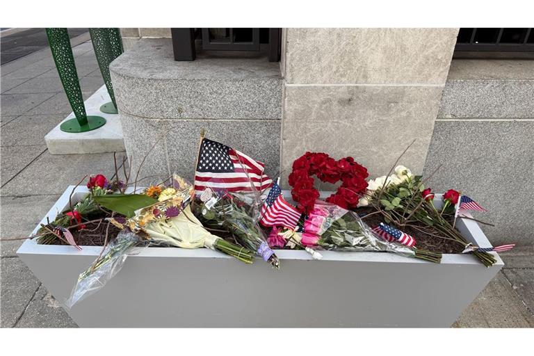 Die US-Regierung reagiert auf die Schüsse auf zwei Nationalgardisten in Washington mit einer weiteren Verschärfung ihrer Migrationspolitik.