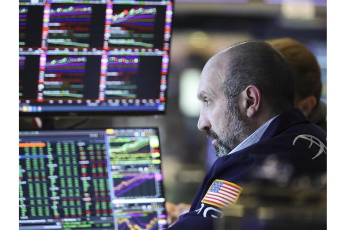 Ukraine-Krieg macht Dow-Jones-Index weiter zu schaffen Die US-Regierung schließt Sanktionen gegen Russlands Energiesektor nicht aus. Das beeinflusst auch die Märkte. Foto: Wang Ying/XinHua/dpa