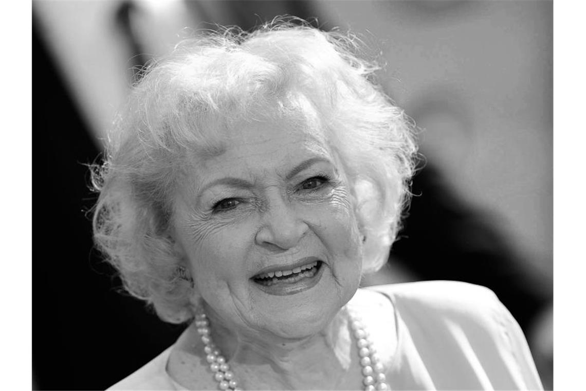 Das letzte „Golden Girl“: Betty White mit 99 gestorben Die US-Schauspielerin Betty White ist kurz vor ihrem 100. Geburtstag gestorben. Foto: Paul Buck/EPA FILE/dpa