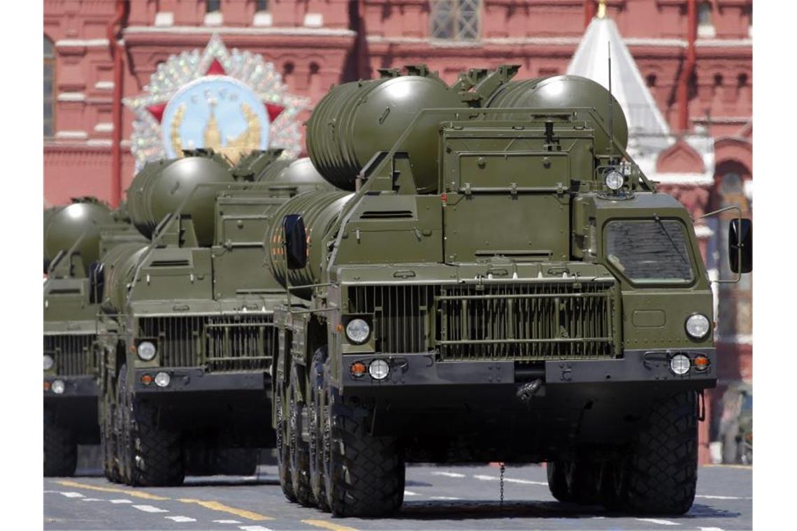 Erdogan hält an S-400-Deal mit Russland fest Die USA fordern von ihrem Nato-Partner, dass die Türkei statt des russischen S-400-Systems das amerikanische Patriot-System kauft. Foto: Yuri Kochetkov/EPA/Archiv