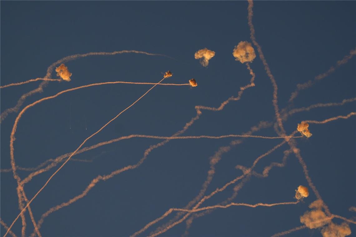 Israels Armee erklärt weitere Hamas-Geisel für tot Die USA schicken eine Batterie des hochmodernen Raketenabwehrsystems THAAD und ein dazugehöriges Team des amerikanischen Militärs nach Israel.