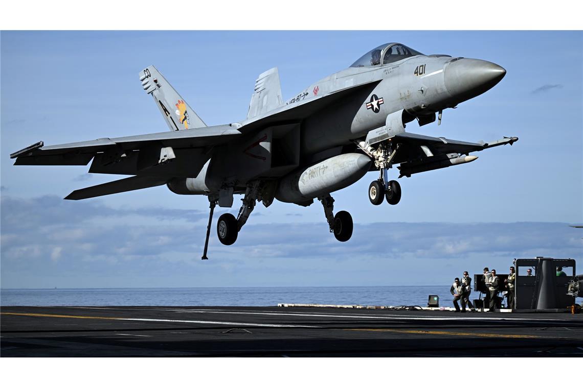 USA entsenden Flugzeugträger nach Lateinamerika Die "USS Gerald R. Ford" ist das größte Kriegsschiff der Erde und bietet Platz für bis zu 90 Kampfflugzeuge und Hubschrauber. (Archivbild)