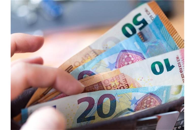 Die Verbraucherpreise stagnieren auf dem Vorjahresniveau. Foto: Monika Skolimowska/dpa-Zentralbild/dpa