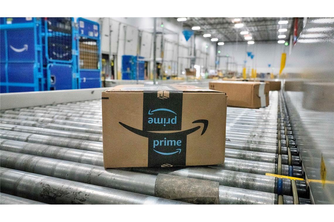 Die Verbraucherzentrale NRW hat den Online-Händler Amazon wegen einer Preiserhöhung im Sommer 2022 verklagt.  (Archivbild)